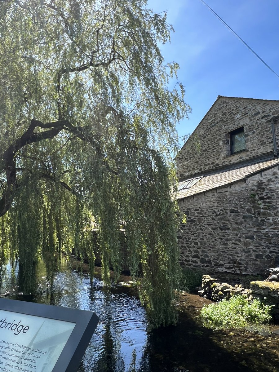 Matthew45458914's tweet photo. @jrk_malarkey Haha yeh it’s grand, I work the other side of the river, always kids playing in the water, there’s willows trees over the river too, just by the new ‘Ford footbridge’. Such a lovely part of the county https://t.co/pqSL7goDtj
