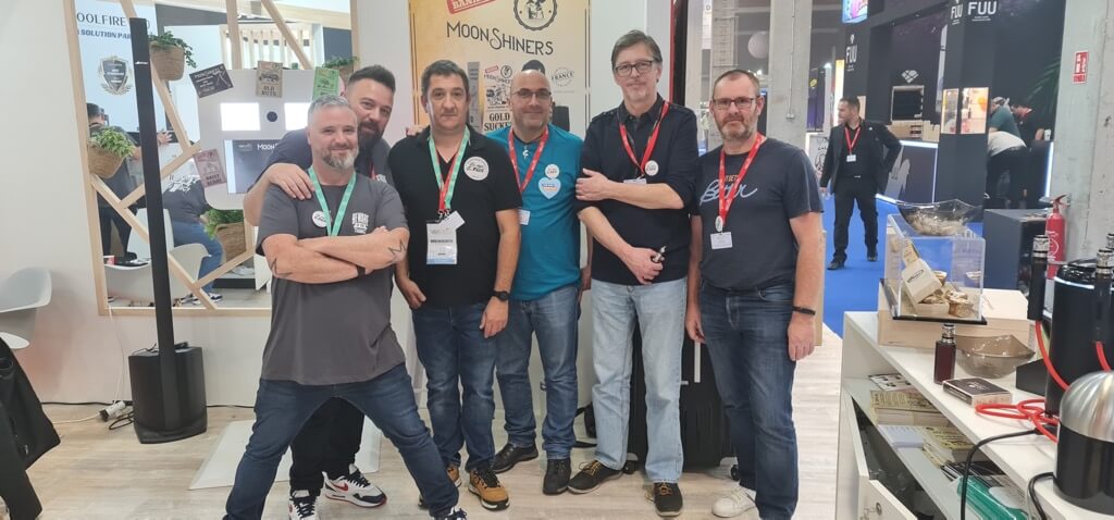 LaVapeDuCoeur's tweet photo. C'est avec une immense tristesse que nous venons d'apprendre la disparition d'Olivier, cofondateur de @labolipsfrance. Plus qu'un partenaire, nous avons perdu un ami. Toutes nos condoléances à Cédric et aux familles. https://t.co/cunWsaWfJU