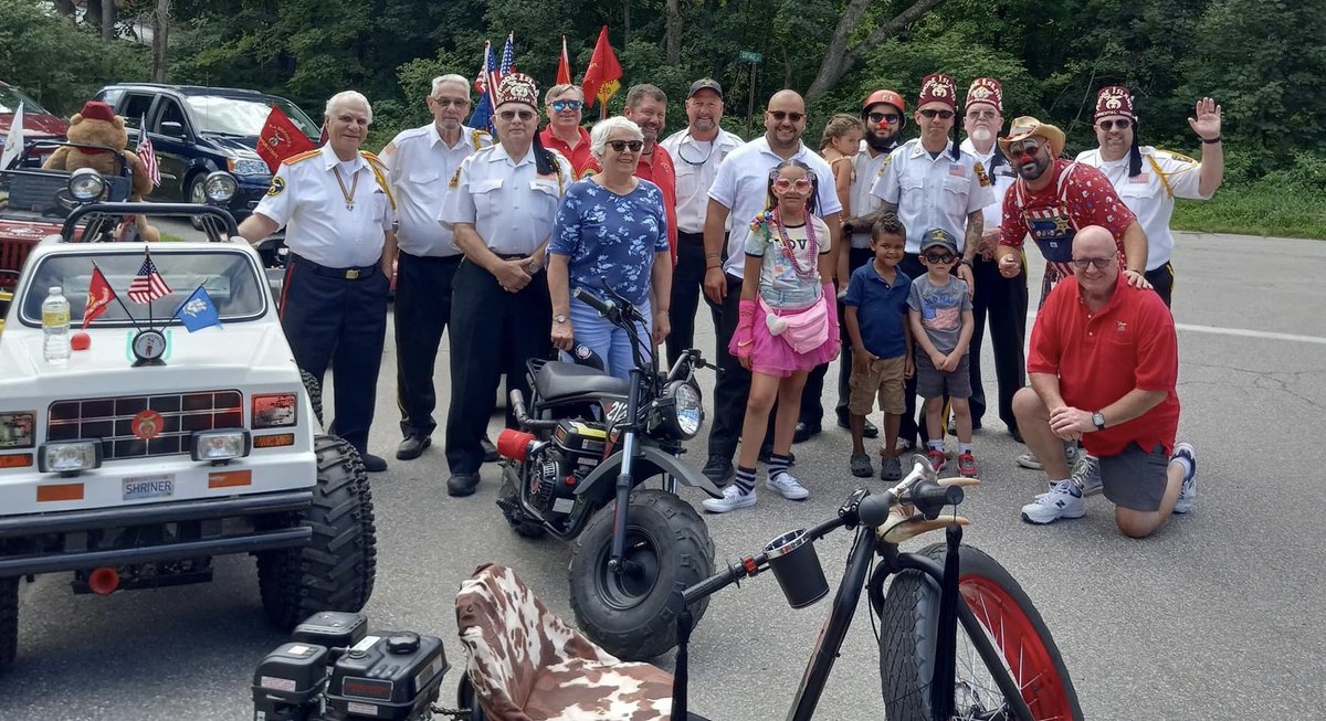 FezzysRIde's tweet photo. Great way to spend the day! Rhode Island Shriners in the Moosup Victory Day Parade. Thank you Moosup Lodge 113 A.F.&amp;A.M. for your hospitality. Help @FezzysRIde continue to raise funds for @ShrinersNewEng at https://t.co/WFX5X38zHM. https://t.co/WLAzgqfgE7