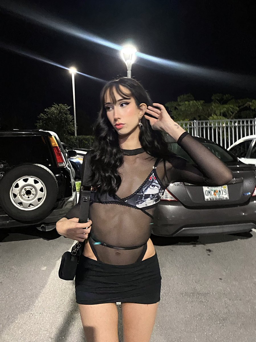 lilplasticc's tweet photo. i just wanna be your favorite 🖤 https://t.co/EoZSXGTRt9