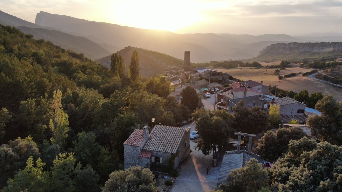 alsolsona's tweet photo. Puesta de sol.

#Alsamora
#Montsec https://t.co/wFjeaV2ITR