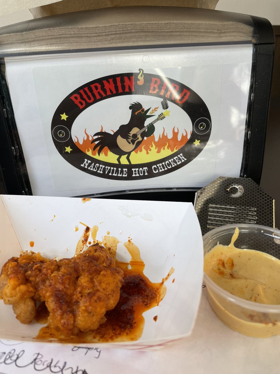 jenjunro's tweet photo. Some comeback sauce and Hot Chicken for the JeTS!!! 
#CulinaireHunt https://t.co/T0aLJeXPKE