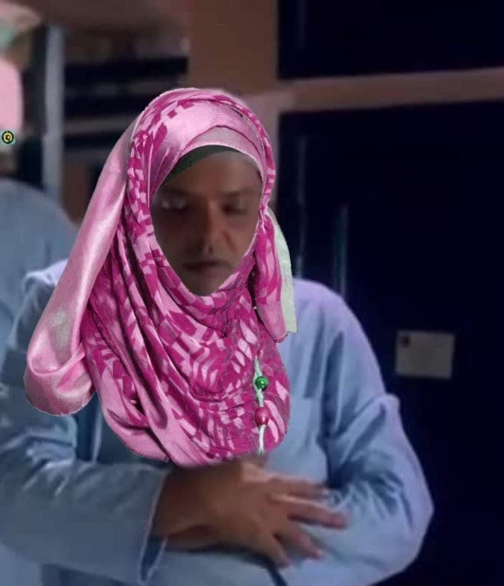 - بكلم امي في موضوع مهم والمفروض انها مركزة معايا ..
= امي في نص الكلام