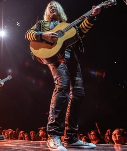 DefLeppardRB's tweet photo. Joe = trouble
@defleppard #defleppardfanpics #defleppardfan #defleppardforever #defleppardtribute #defleppardtour #defleppardfans #defleppardband #defleppard #defleppardofficial #defleppardnews #defleppardconcert #defleppardlive #rockconcert #rocknroll #thestadiumtour https://t.co/CaTMstHWmo