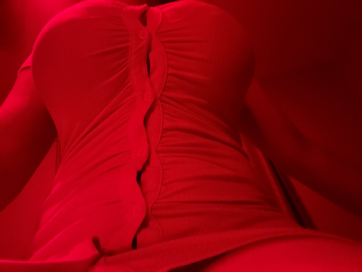 LushKittySquirt's tweet photo. How’s the view from beneath me? 😏🥴🥵 Worship my figure and HUGE breasts as you kneel before me😈🧎 Beg me for more. 🫦🤤
#femdom #breastexpansion #BustyPerfection #buttonbreaker #femaleworship #worshipme #bigtitmafia #bdsm #masterandslave https://t.co/aLadyYkBfR
