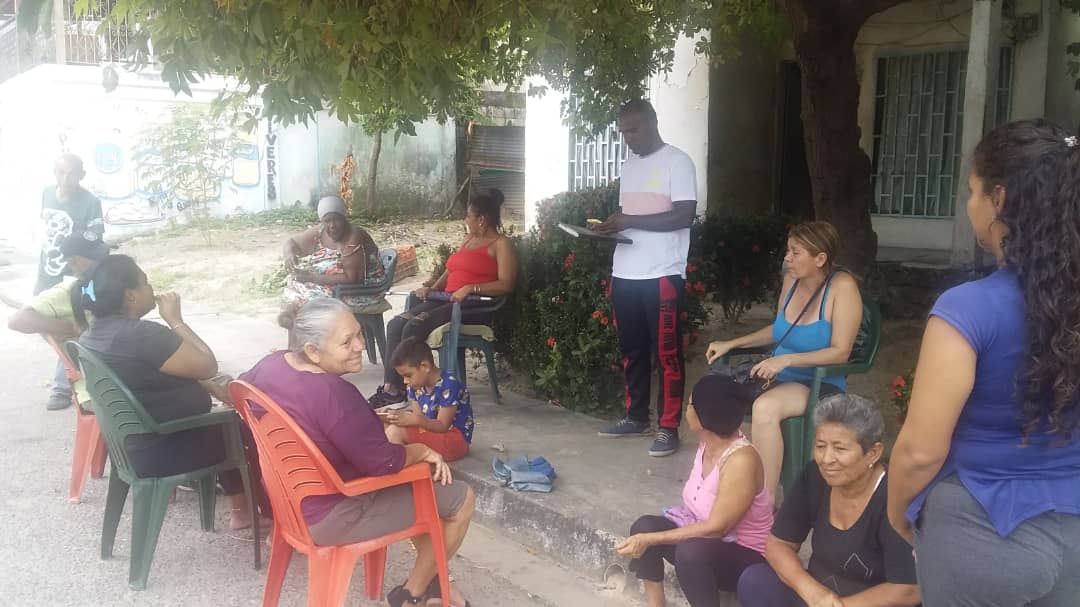maxegonzalezp's tweet photo. #Dom14Ago | Siguen las asambleas en cada calle en el #MunicipioSucre #EdoZulia la Militancia Chavista se suma a la convocatoria de elegir el propulsor para la renovación de las bases de nuestro @PartidoPSUV ¡Seguimos llamando a la Unidad! 
#EnSucreVenceremos en el #2024 https://t.co/ce6aWx76m0