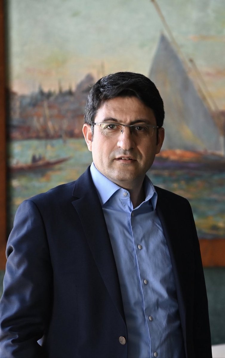 Şiarı sadece doğruyu söylemekten ibaret olan dürüst, idealist bürokrat <a href="/Korkutata_Zeki/">Zeki Korkutata</a> Bingöl gençliği olarak her daim umudumuz oldunuz. Yalnız değilsiniz