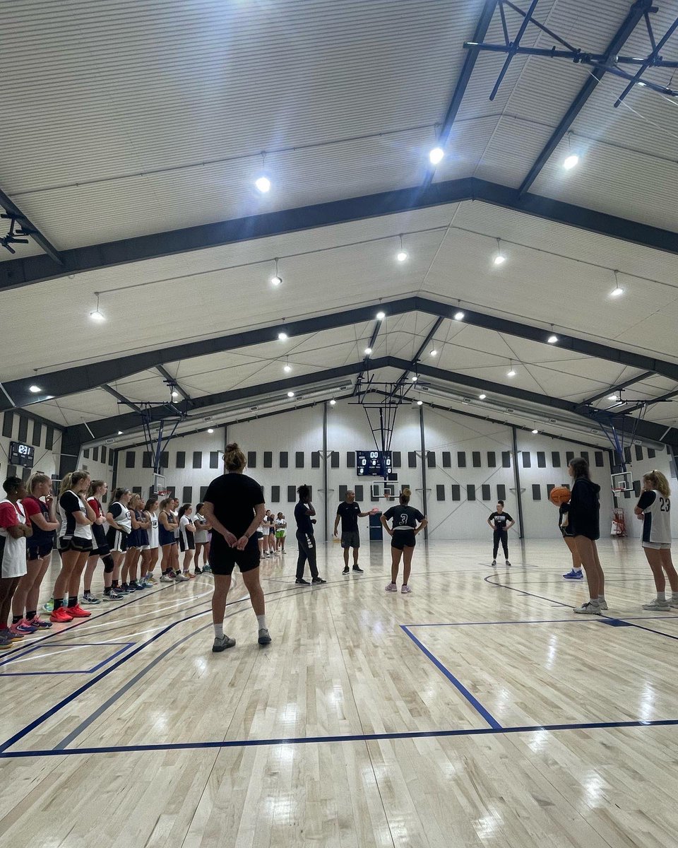 LMUWBasketball's tweet photo. No better way to end the summer!!🔥😎 Elite camp #3 ✅ Thank you parents and players for coming out today! Shoutout to Grace’s team on winning the championship👀😈 

#BuiltDifferent x #GoSplitters ⚒🏀🎩 https://t.co/evR33yZuxb