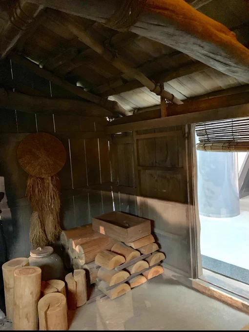 千葉の国立歴史民族博物館は色んな時代の町並みジオラマが豊富。ふくやま草戸千軒ミュージアムは実物台に再現してある。清水寺の展示では、長年分からなかった屋根のタイプの造りが分かった#犬王 