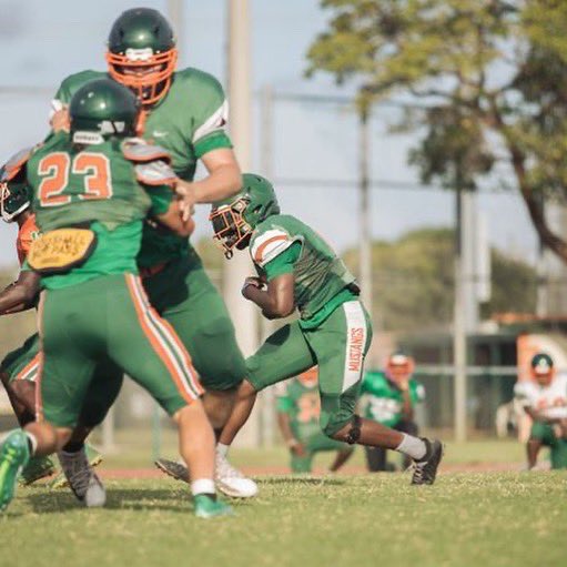 jayyjack2's tweet photo. There’s no ceiling for my talent I’m still working!! @Mcarthur_FB @Kevinburnett_2 @BrianCyril36 @larryblustein @BennyTheysen52 https://t.co/AXpwOGfumy