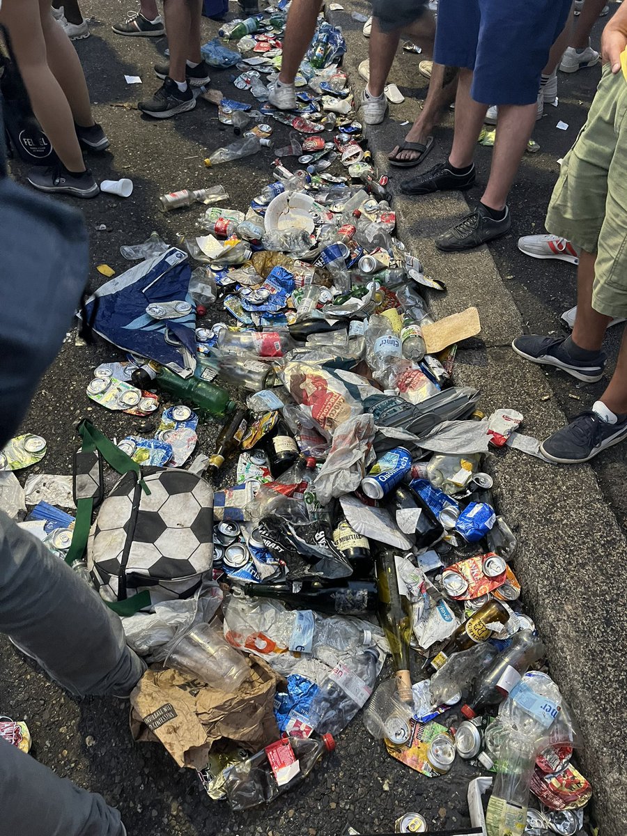 s3z3nn's tweet photo. @swissinfo_en Tell us how the #StreetParade #zurich promotes sustainabile coexistence again… https://t.co/Eqd88Q0ml3