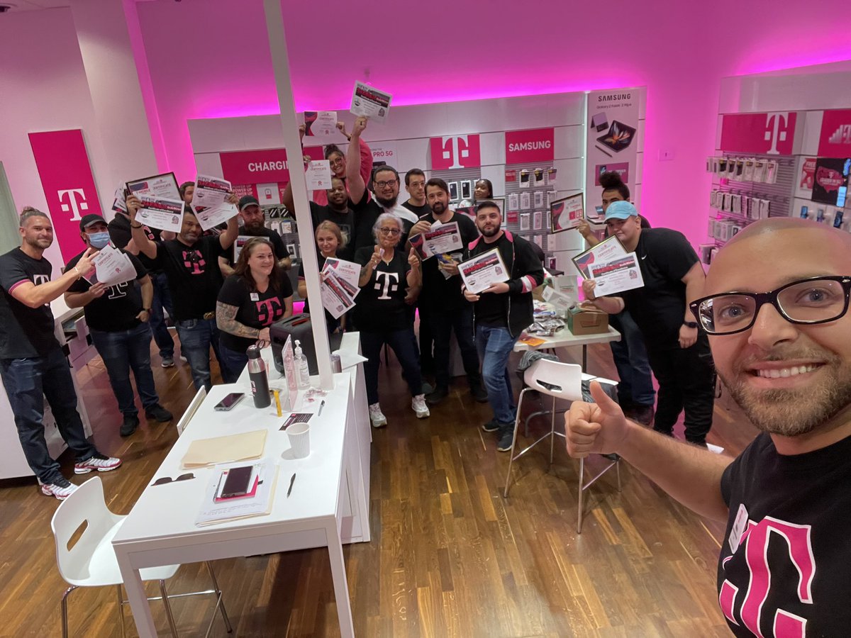 What a day today in Gainesville, FL celebrating our Network University Graduates!! To more winning 🎉🎉 <a href="/ItaiMenahem/">Itai Menahem</a> <a href="/timmypwells/">Tim Pinfield-Wells</a> <a href="/cannlee17/">Christy Lee</a> <a href="/TSanzano/">Tara Sanzano</a> <a href="/emilynellf/">Emily Fyne</a> #TMobileNetworkUniversity