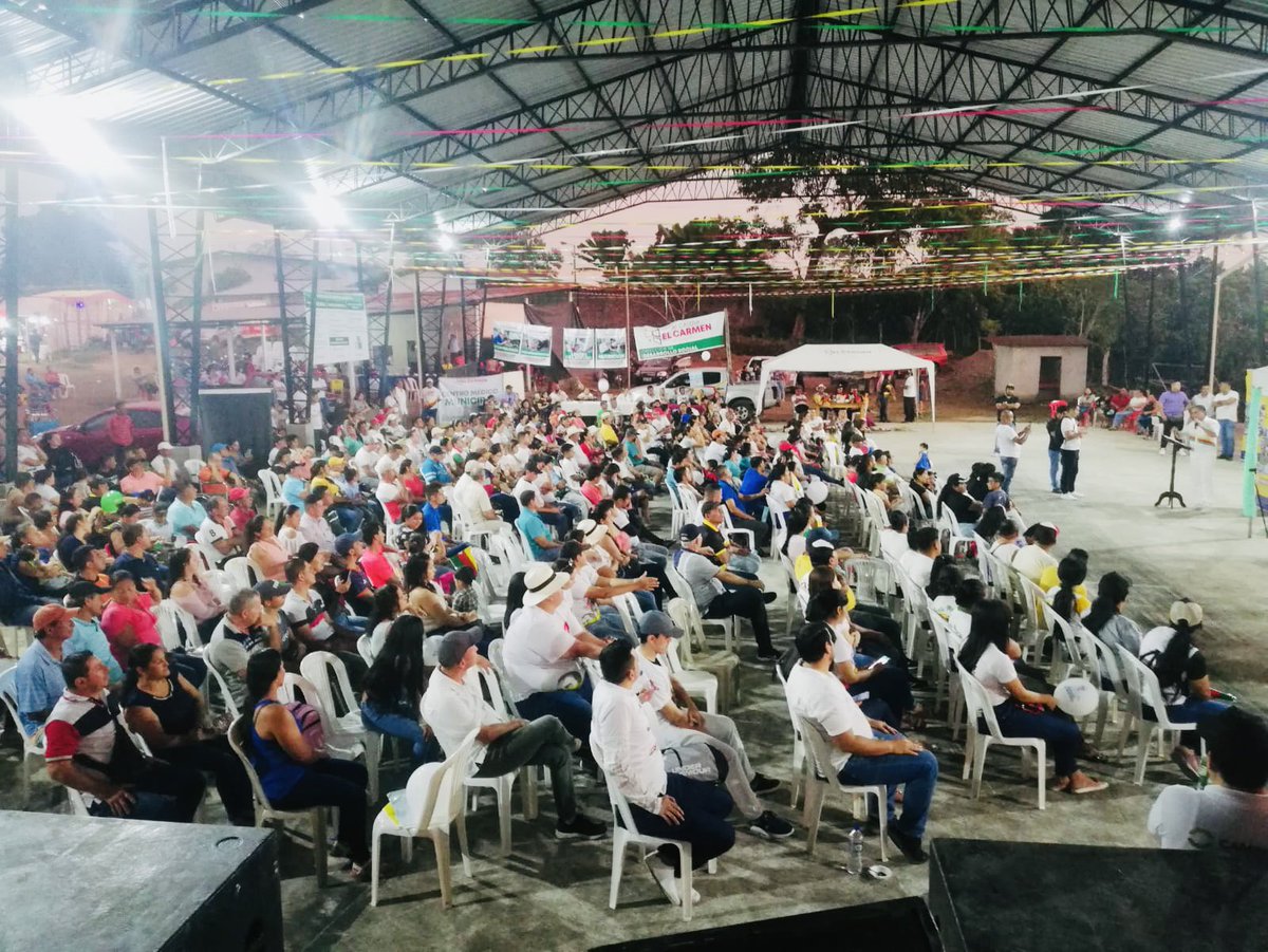 RodrigoMenaR's tweet photo. INAUGURACIÓN!!! 
Manga Del Cura, La Florida cuenta con su coliseo abierto, un día emotivo lleno de alegría y esperanzas de días mejores, hemos intervenido en varias vías rurales de Paraiso La 14, brigadas médicas, Cursos, Escuelas de Campo, seguimos con MÁS OBRAS. 
#Cumplimos https://t.co/BuPyII11lm