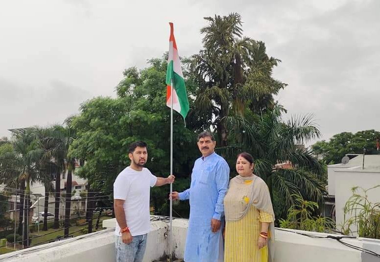 mpjugalkishore's tweet photo. मेरी शान तिरंगा है , मेरा अभिमान तिरंगा है l
#हर_घर_तिरंगा
#azadikaamritmahotsav2022
#IndependenceDay2022 https://t.co/yKdmn56cLh