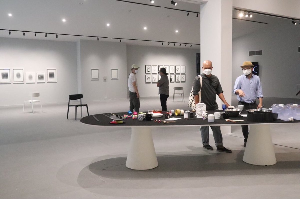 Xspaceart's tweet photo. ขอขอบคุณทุกท่านที่ให้เกียรติมาเยี่ยมชมนิทรรศการ DiaLogic นะครับ

DiaLogic
นิทรรศการดูโอ โดย สันติ ลอรัชวี และ อโณทัย นิติพน
จัดแสดงตั้งแต่วันที่ 6 สิงหาคม - 30 กันยายน 2022 นี้
ณ Xspace Gallery (Main Hall)

*งานเปิดนิทรรศการ ในวันเสาร์ ที่ 27 สิงหาคม 2022 
เวลา 14:00 - 17:00 น. https://t.co/yoVV2iFhed
