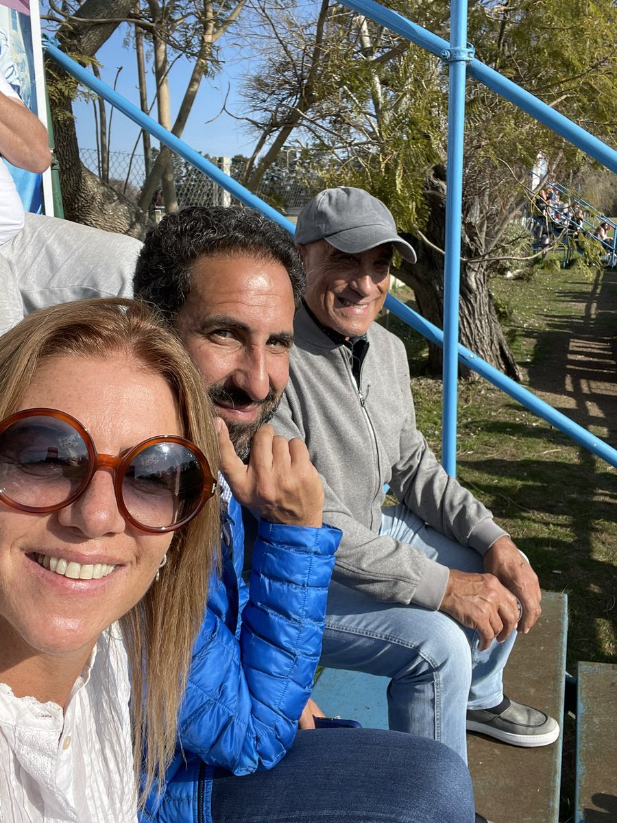 nataliasmessina's tweet photo. Me hubiera gustado ir a ver a @laspelotasweb, dicen que la rompio como siempre! Pero se jugaba la primera fecha del torneo y había que ir a alentar en familia 💙 #CUQ https://t.co/BU94tnZZpJ
