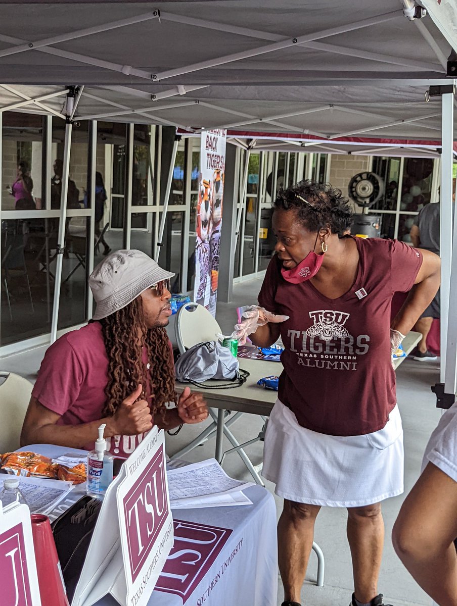 A huge thank you to our alumni who worked Freshmen Move In today. Alumni worked HARD to make sure students moved in the dorms with ease. THANK YOU for showing up for our newest Tigers! : #txsunaa #tsunaa #txsualumni #tsualumni #texassouthernalumni