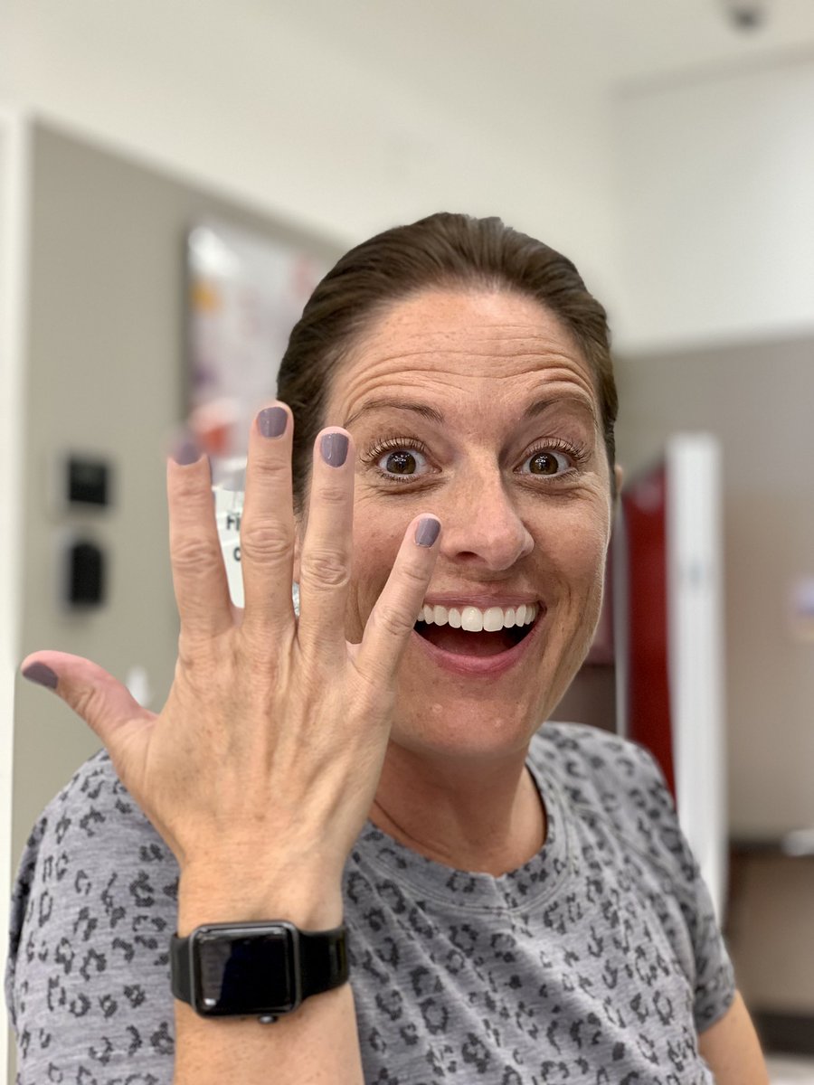 What a time to be alive 🙌 I had my nails done by a robot today 💅🏻 🤖