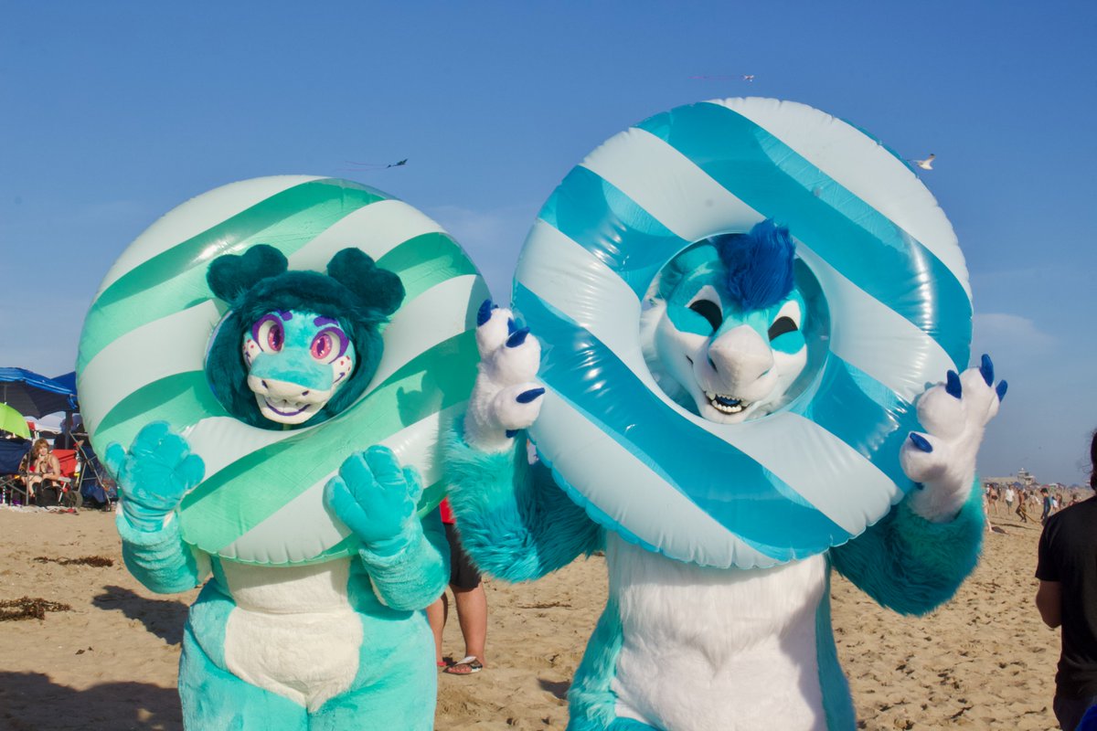 I've uploaded all Sunset Beach Bonfire Meet photos taken on my camera and phone! 
drive.google.com/drive/folders/…