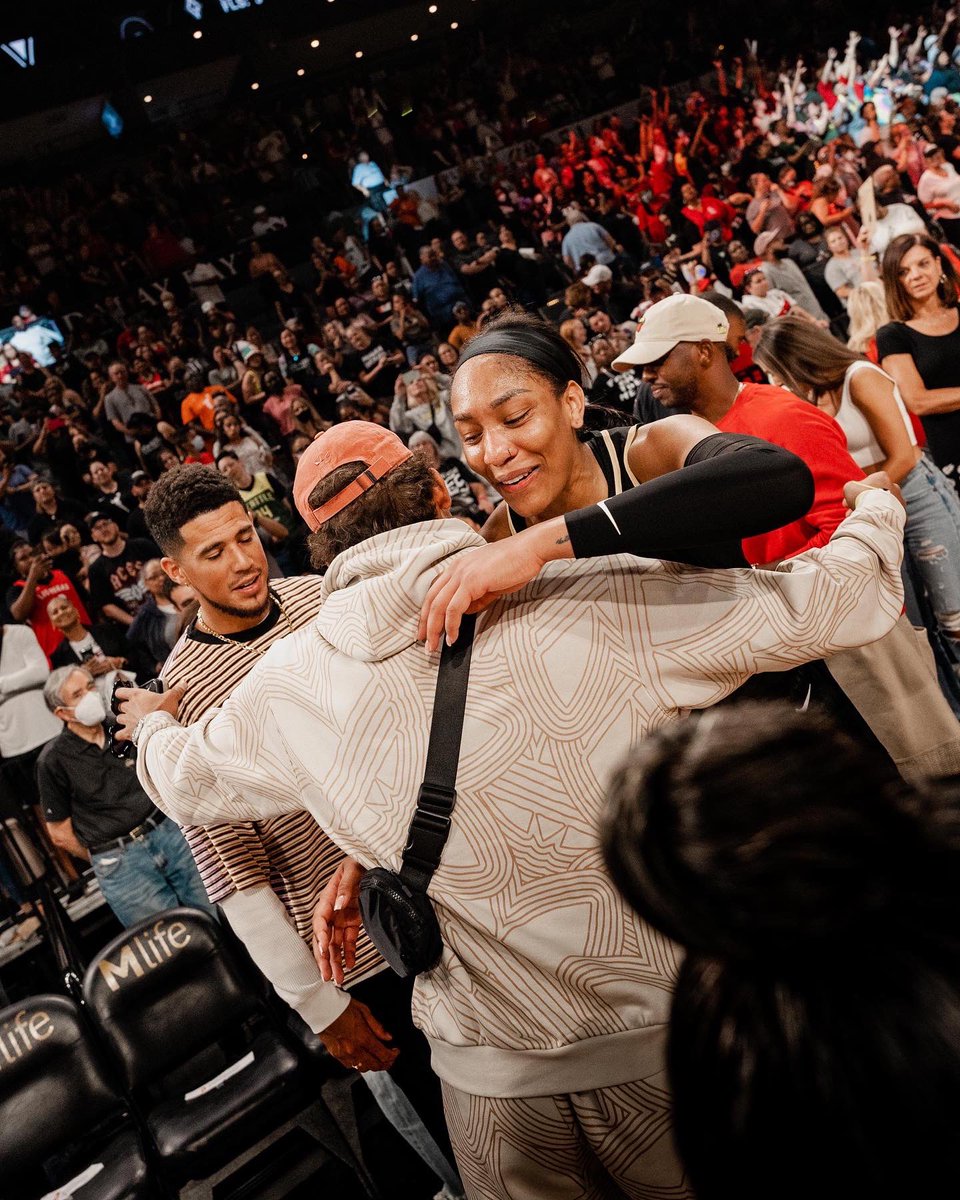TheTraeYoung's tweet photo. WNBA + NBA = FAMILY
Salute🫡 @sbird10 https://t.co/amG7pLJ2kx