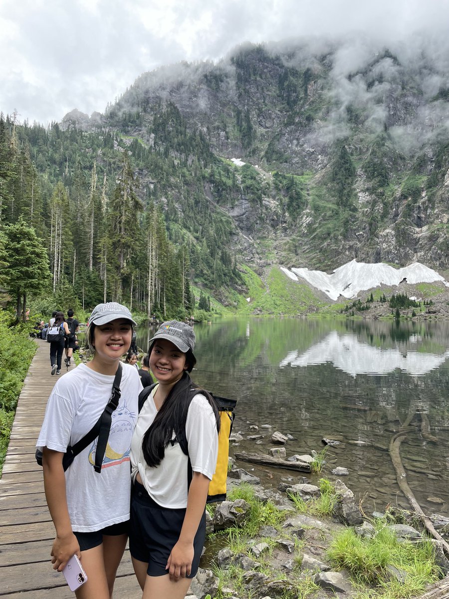 bayuhbear's tweet photo. spent the weekend at seattle w/ the besties 🥺🫰🏽 https://t.co/iZ0u30xOZI
