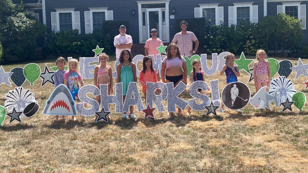 Shoreline_Shark's tweet photo. Our U8 had their first team gathering. Go Sharks! #hcokey #growthegame #ctshorelinesharks #teambonding #girlshockey https://t.co/x4hmx9kVU2