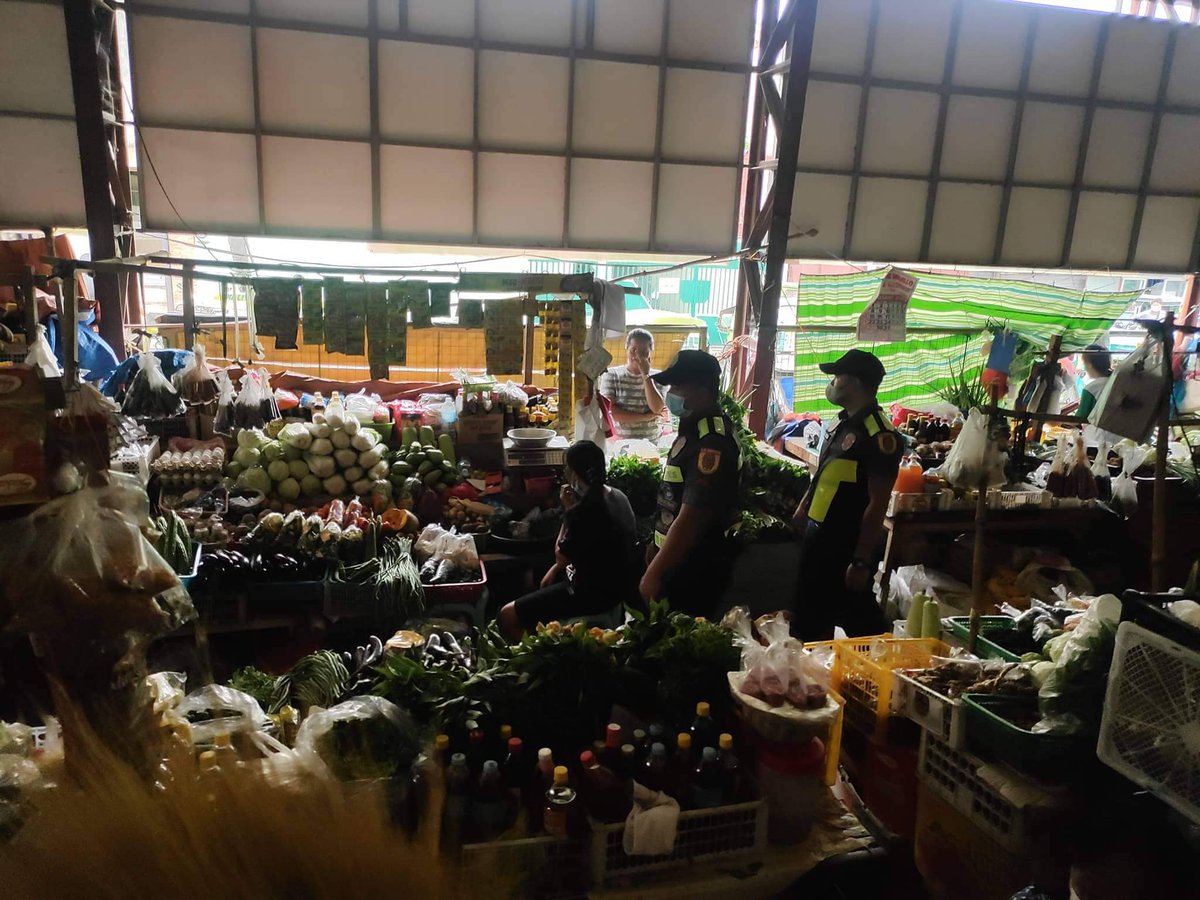 pugomps's tweet photo. On August 15, 2022, pers of Pugo PS , conducted visitation and police presence at Pugo Public Market to always remind the vendors and vendees to strictly implementation of municipal ordinances and observance of minimum health standards protocols to prevent the spread of COVID-19. https://t.co/0u5tLYJb6j