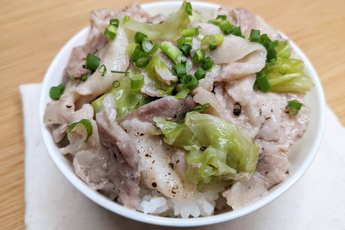レンジのみでOK！夏バテに良し！簡単塩レモン豚バラ丼