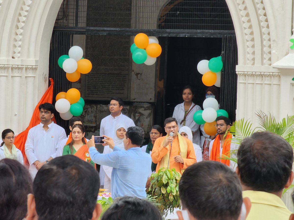 rkg04's tweet photo. 75th Independence Day celebration @snmc_agra , address by Principal @DrPrashantGupt3 
@MeUPGovt @dgpup @CMOfficeUP @IasAlok https://t.co/Yl5gYDDzzH