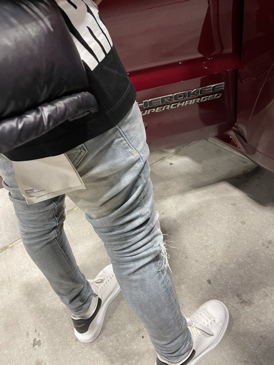 SteppaGMB's tweet photo. I bumped my head cause that’s how bad I needed a knot 🦅 https://t.co/5FFcGehfJK