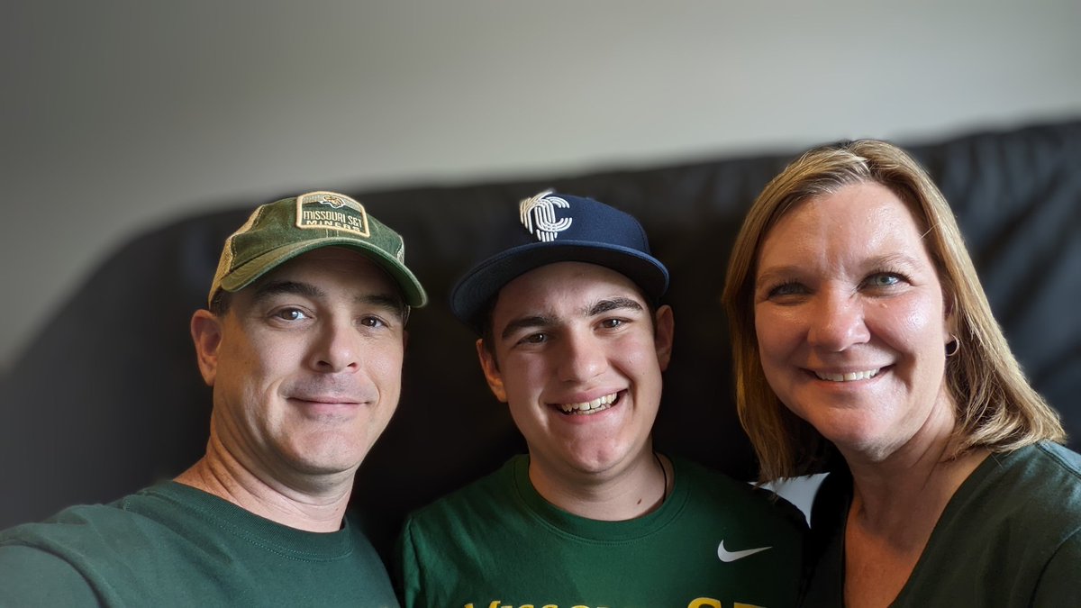 kcwittsChris's tweet photo. Dropped off @kcwittsEli in Rolla today for freshman year. Good luck buddy #NotGettingEasier https://t.co/pHJRMw3T0k