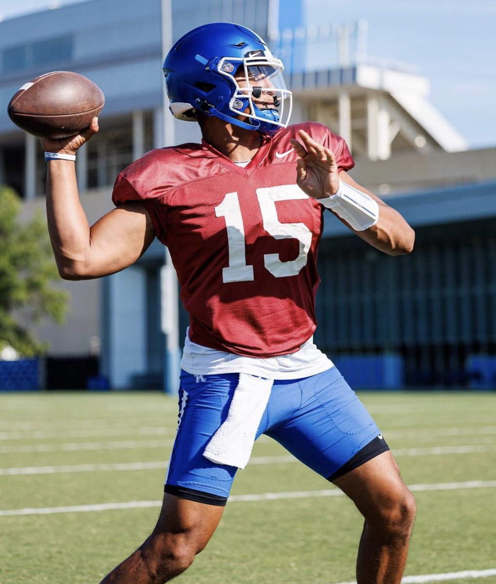 VisionQb's tweet image. So proud of our Q @Destinwade1 who’s working through his first ever college camp. We had a huge off-season in his college preparation and development. @UKFootball has another good one! #QBVision @NCEC_Recruiting