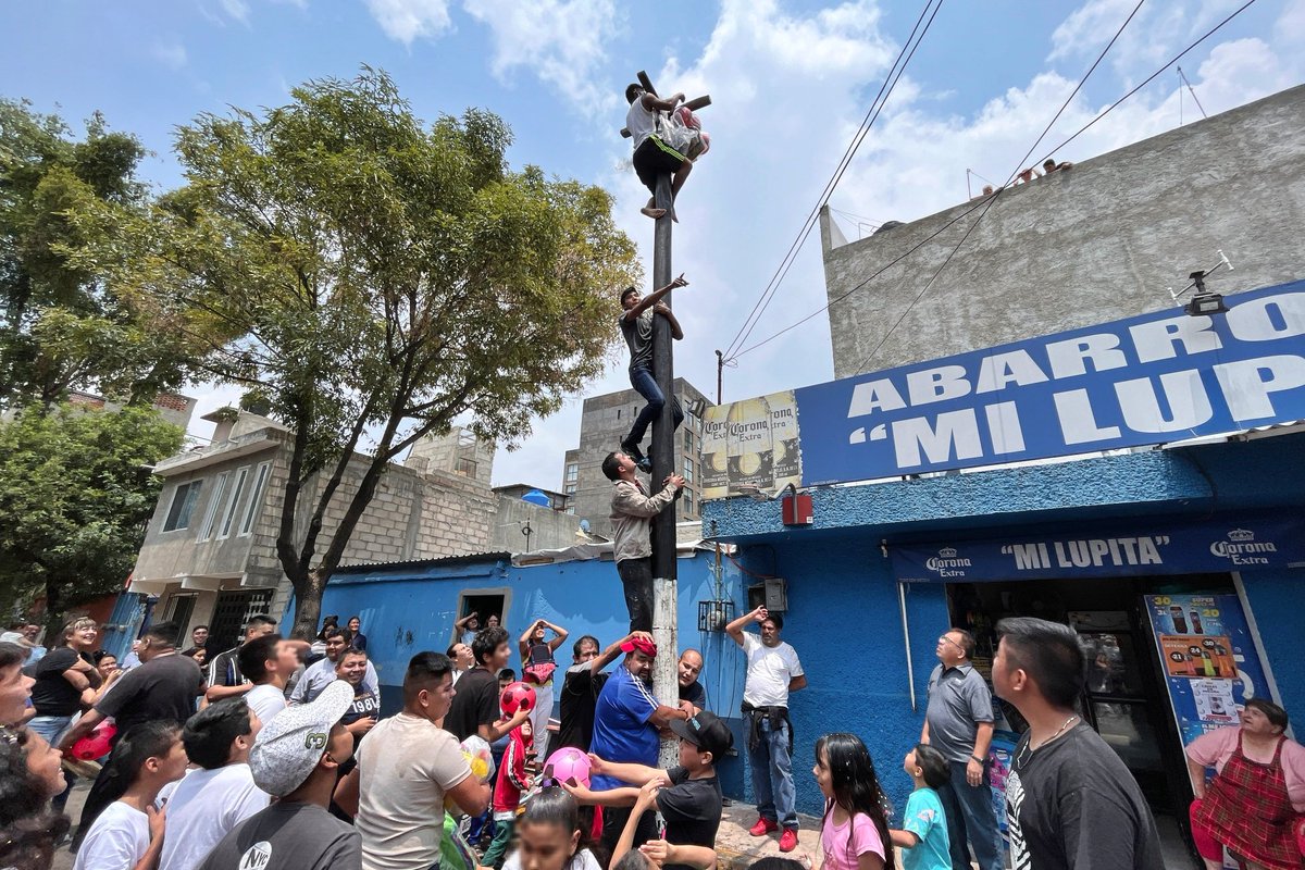 gabysalido's tweet photo. Muy contenta de poder acompañar a las y los jóvenes deportistas, sus familias y la comunidad de San Lorenzo Tlaltenango en su tradicional feria. #MiguelHidalgo 💙 https://t.co/fqITDoxY7m