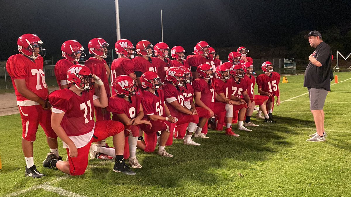 EvannTru's tweet photo. Coach H! The team. #CowboyFootball #highschoolfootball @EricHjalmarson https://t.co/uYBdK6J5gX