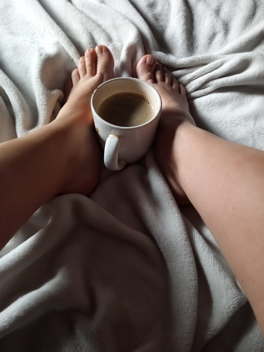onlymisseva's tweet photo. @Feetfinder On Saturdays they are aware of waking up late and with coffee in bed ☕️ https://t.co/w1w3HvBUKc