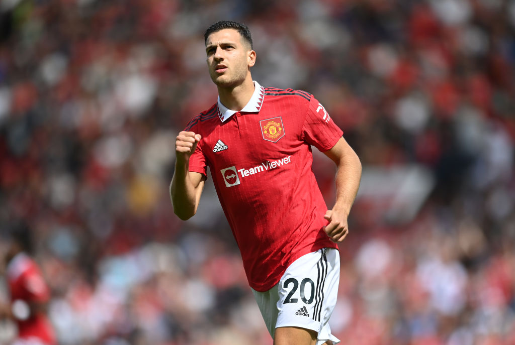 FabrizioRomano's tweet photo. Manchester United or Diogo Dalot camp have not been approached by Barcelona. He's appreciated internally but there are no negotiations ongoing, as of now. 🚨🔴 #MUFC 

Dalot's highly rated by ten Hag - while Aaron Wan Bissaka has always been considered available on the market. https://t.co/Wx2nZs1d7O