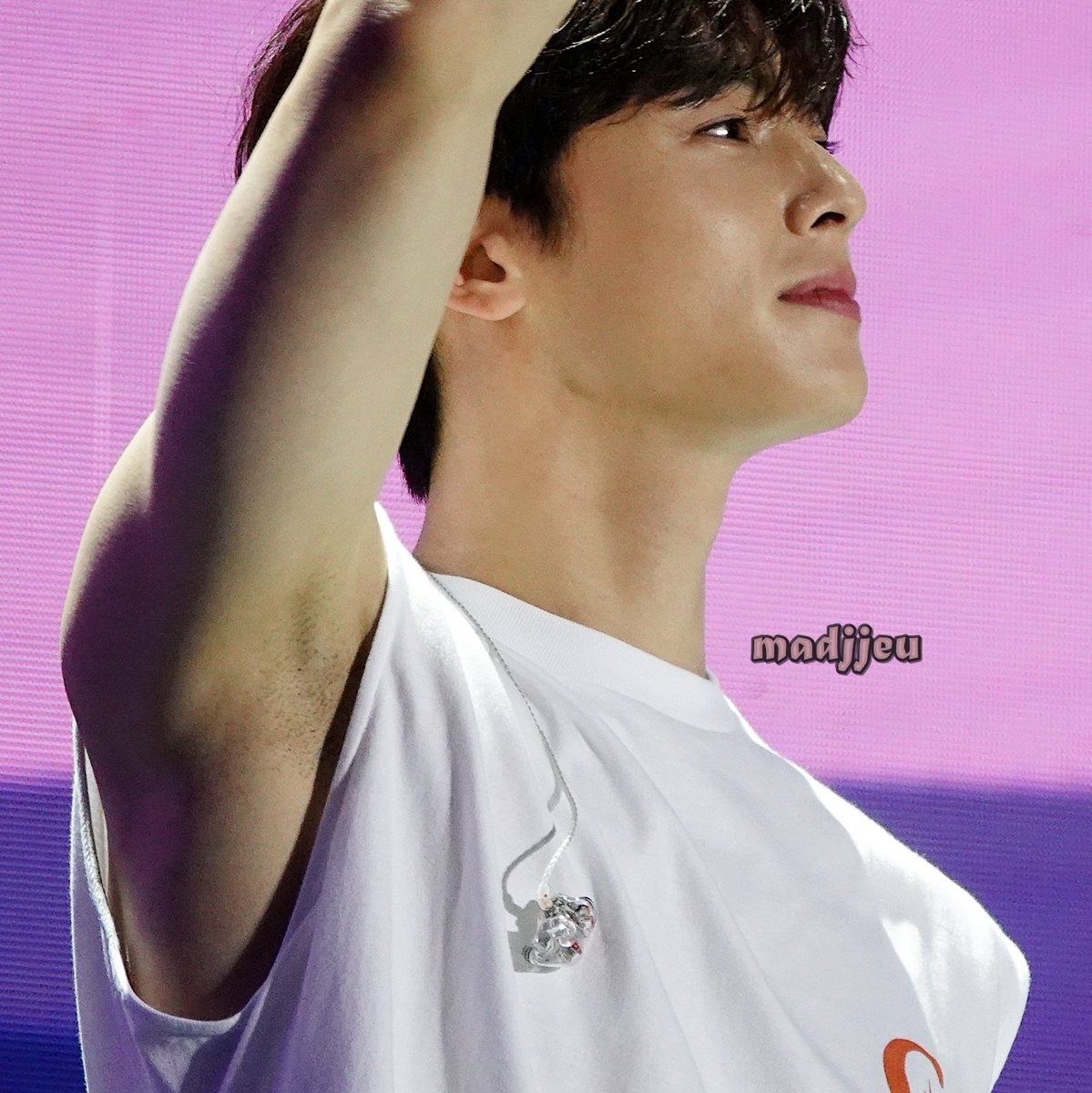 aigodaddy's tweet photo. Can't get enough of #CEW's armpit. I like him even more. #myULTIMATE Parang ramdam ko lang yung sakit during plucking. Also that neck! Pakagat bro. ๐คฃ #ChaEunWooArmpit Salamat sa kumuha ng shot na to. #ChaEunWoo https://t.co/vBoQkGFQpG