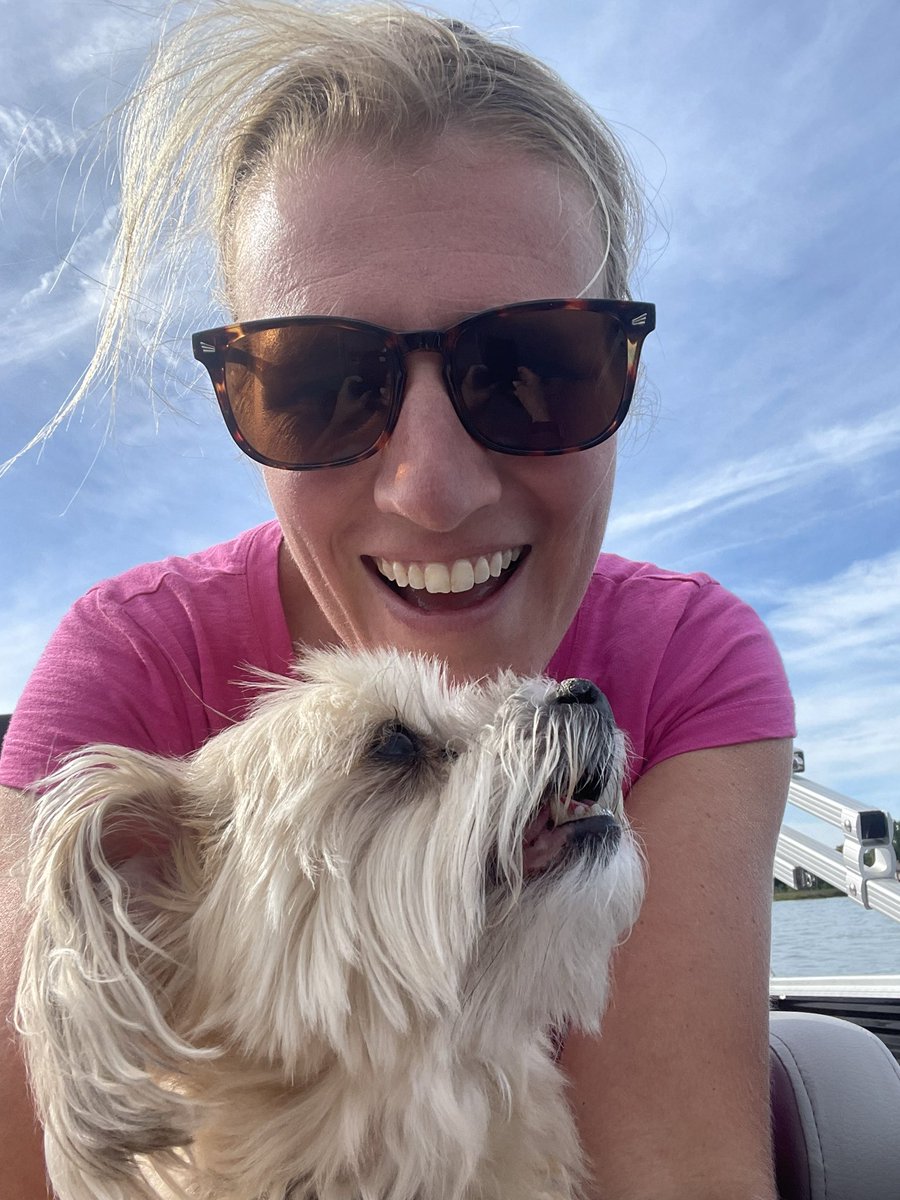 DrBendelePTDPT's tweet photo. Enjoying a cool weekend at the lake house before school starts! Santa even made an appearance! #feelslikefall #lakelife #boating #lakesanta #hamiltonlake https://t.co/vN1R14iqWB