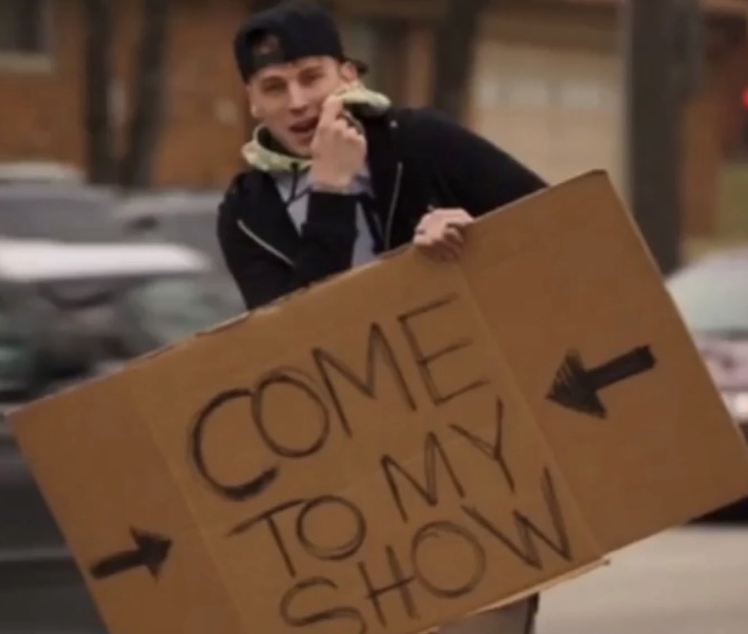 colsonculturexx's tweet image. ive never seen anyone manifest and make their dreams come true like @machinegunkelly. say whatever you want about him, but you can never take away the hard work and dedication that got him here. est is so fucking proud of you xx 🥺