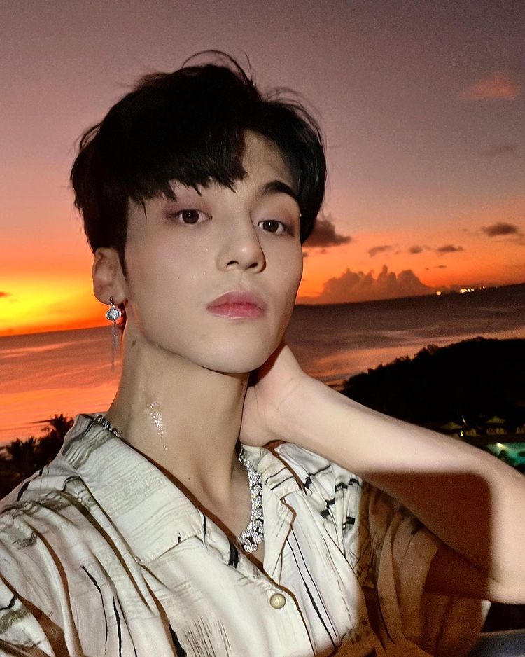 LISTENUP_ARG's tweet photo. [24.5.2022/Instagram]💚 Actualización de Beomhan: 

"Volando de regreso a Corea mañana~ ¡Burnas noches Guam!🏝" 

•[𝘾𝙧𝙚𝙙𝙞𝙩.: Ig: mont_arena]
•[Trad.por: Listen Up! - Argentina]

#BEOMHAN #범한 #mont_arena #montarena #MONT #MONTKPOP #몬트 #Trainee #TraineeKpop #TraineeFM https://t.co/DdkLw1UgRy