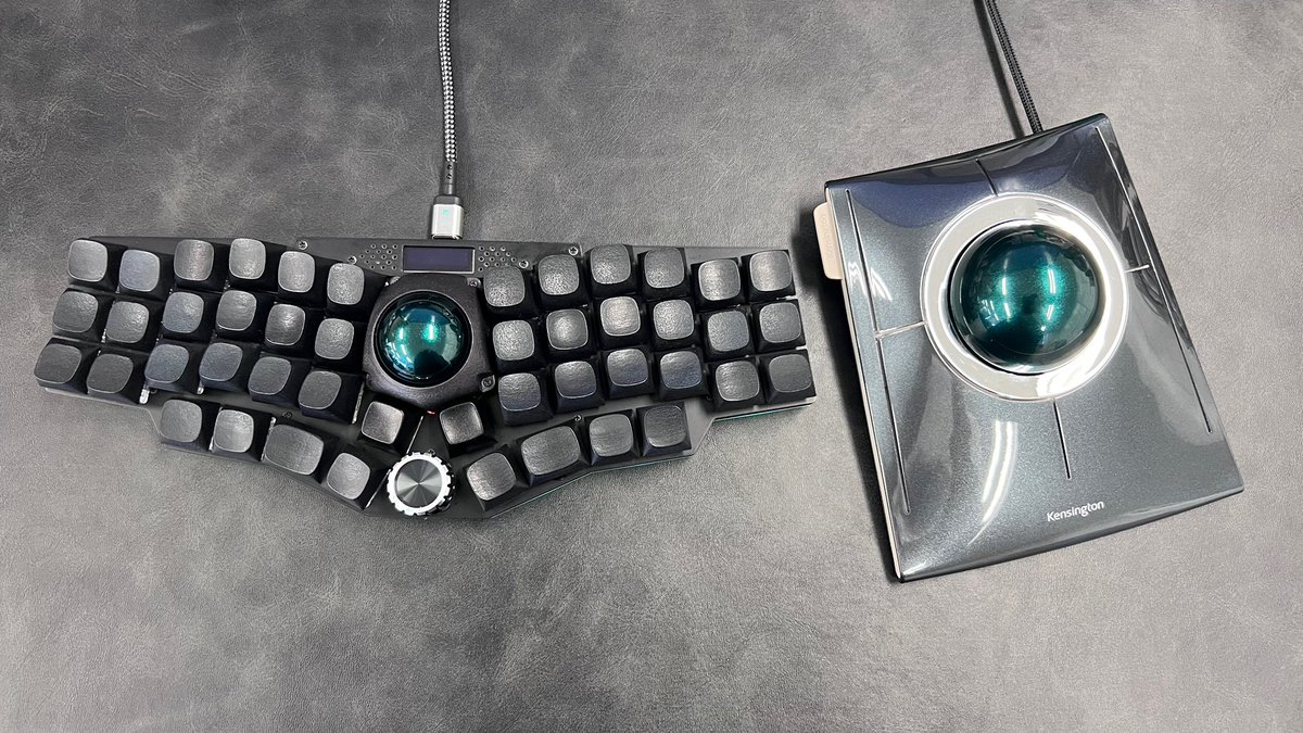 snow_saf503's tweet photo. 今日はSlim Blade Trackballとcocot46plusを使っていきます
#SlimBlade #cocot46plus
#Perixx #PERIPRO
#トラックボール #自作キーボード
#Trackball #MechanicalKeyboard https://t.co/1EAn3y6g1G