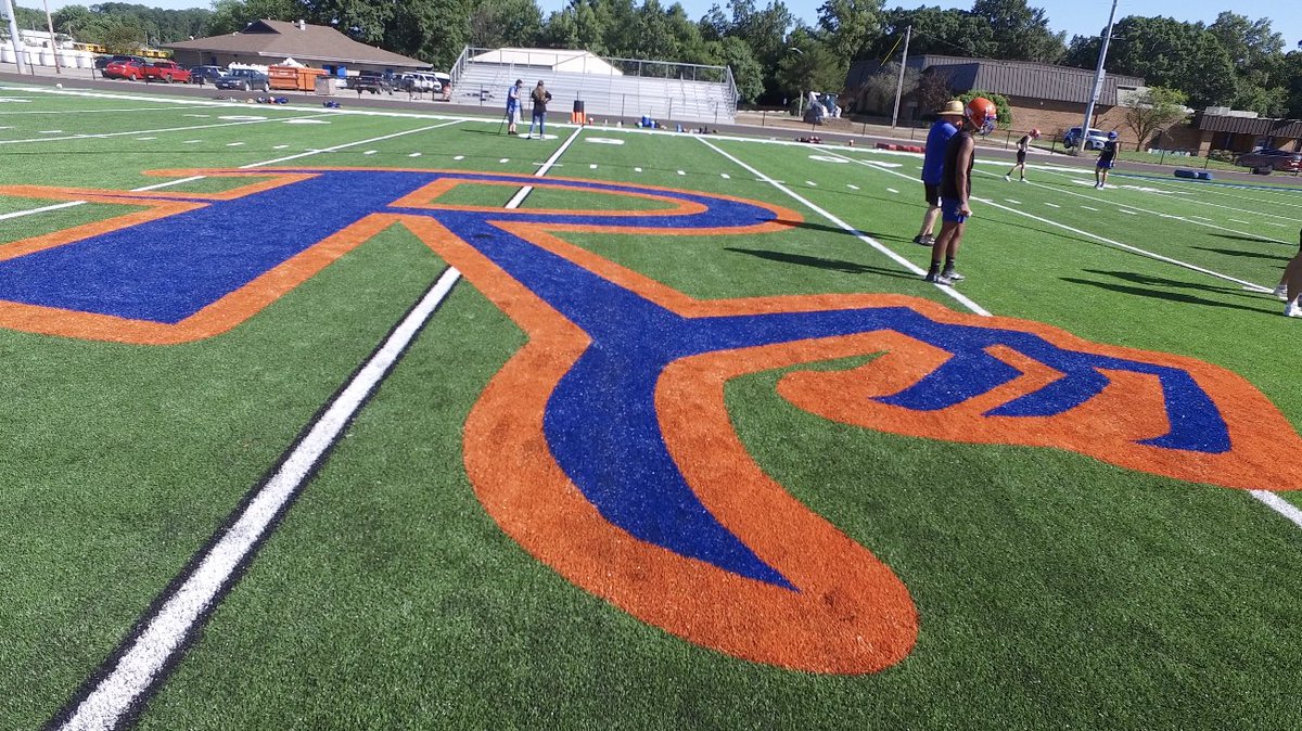 Channel1450com's tweet photo. Pigskin Preview 2022: Riverton Hawks https://t.co/zhXOa0BeQc https://t.co/Di7T7duqMI