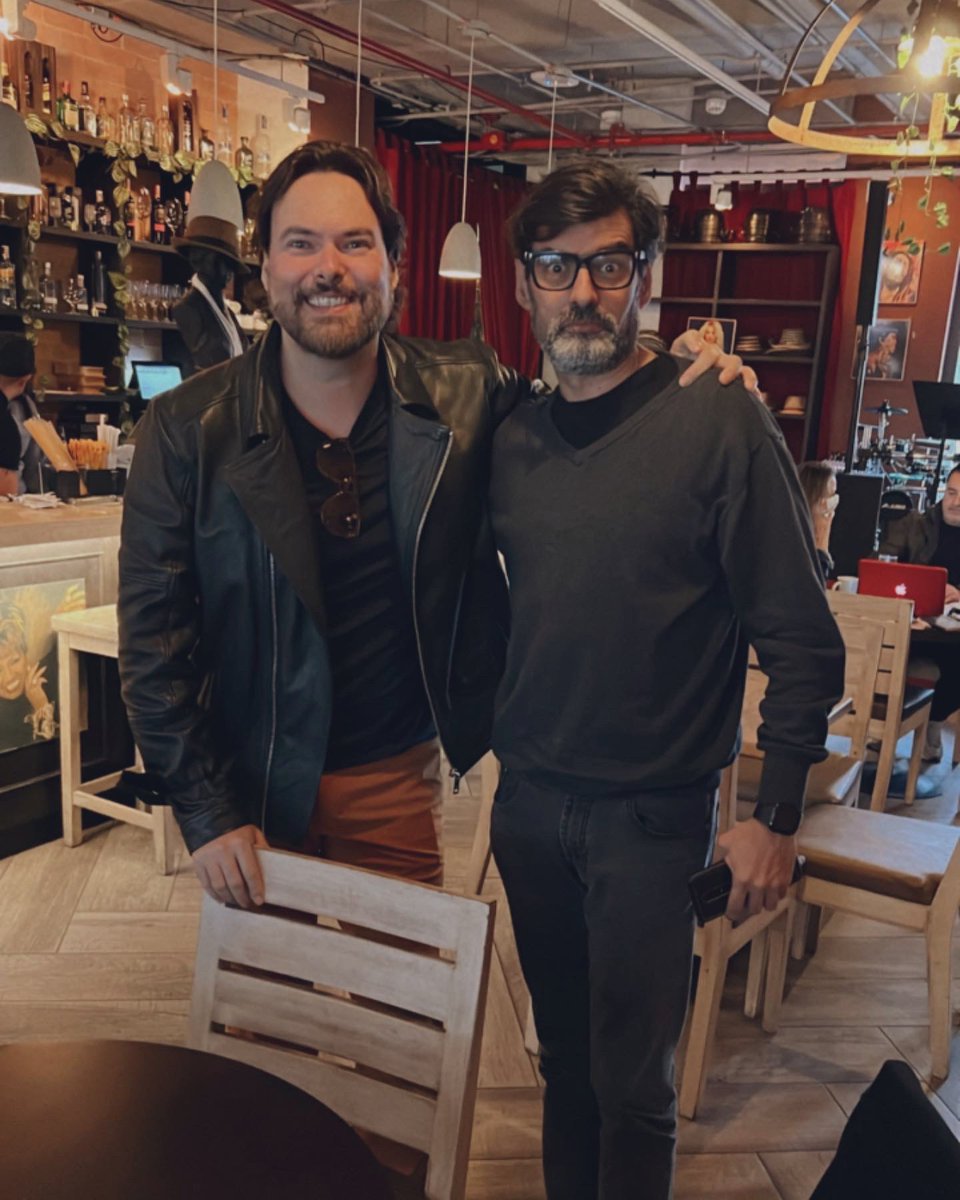 ElGeorgeHarris's tweet image. Dos comediantes, dos giras, un encuentro.