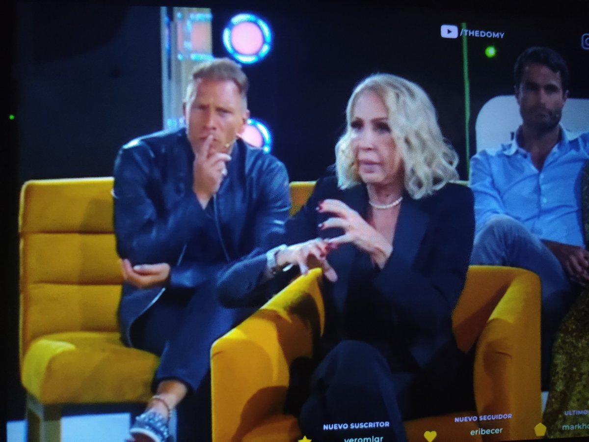 JenniferM1998_'s tweet photo. #LCDLF2 #ZERBONIREYSINCORONA
JAJA Zerboni escuchando cuidadosamente a la señorita L 🤣💜
#LCDLF2 #ZERBONIGANADOR #Telemundo #ZERBONIREYSINCORONA https://t.co/Q7yKXQiY4m