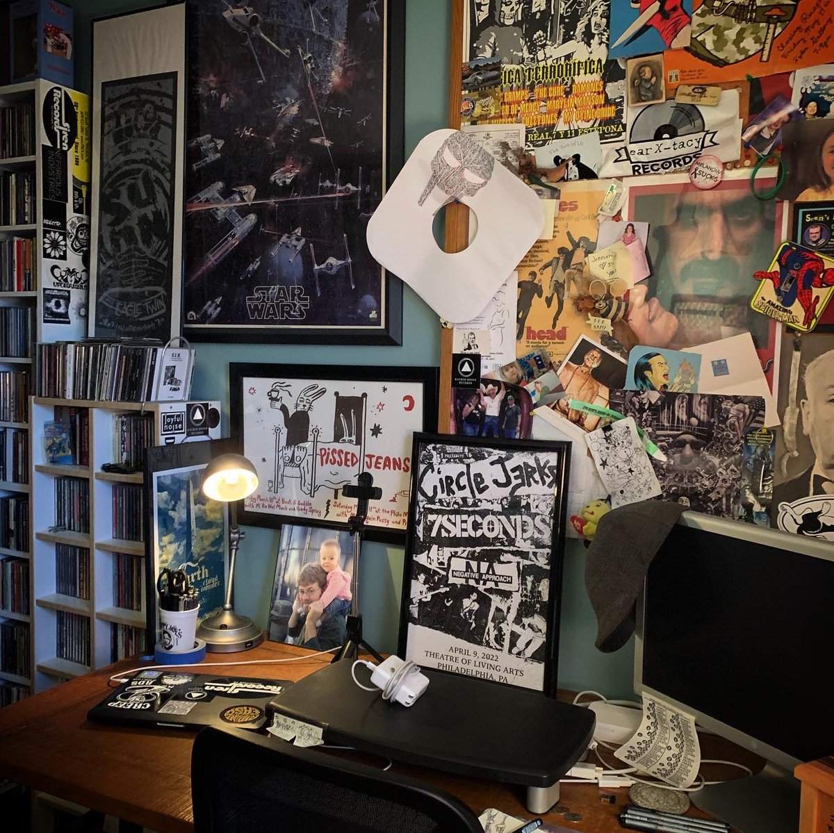 letterstapehead's tweet photo. This room was chaos for a little while. Managed to clean up a little bit yesterday. I’m absolutely a maximalist. 
-
#maximaldesignyieldsmaximumresults #notesfromtherecordroom #recordroom https://t.co/iMtDY0mQ1o