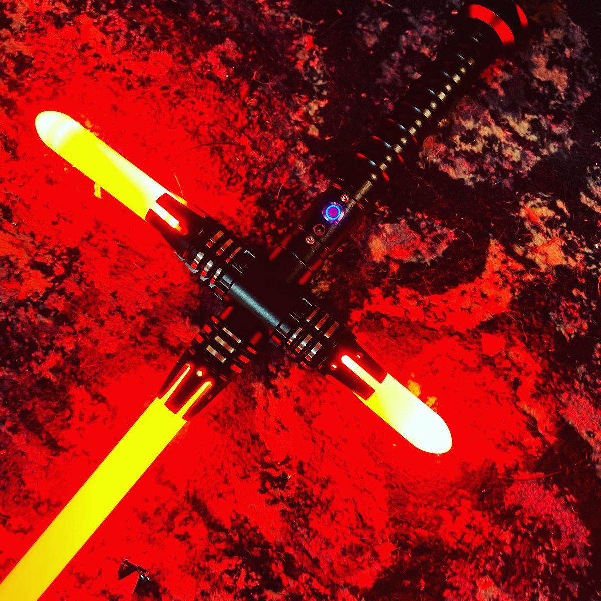 dxsaberz's tweet photo. ⚔️🔥THE SITH CROSSBLADE V2🔥⚔️

THE SITH CROSS BLADE HAS BEEN UPGRADED WITH BETTER SOUND FONTS, A BETTER BODY, BRIGHTER LEDS AND MORE!! 

SHIPS IN 24 HRS AND GET YOURS NOW PERFECT FOR ANY KYLO REN COSPLAY!! 

ONLY AT https://t.co/lVM66HTIDF!

#dxsabers #crossblade #crossguard https://t.co/hoZl5bCcrr
