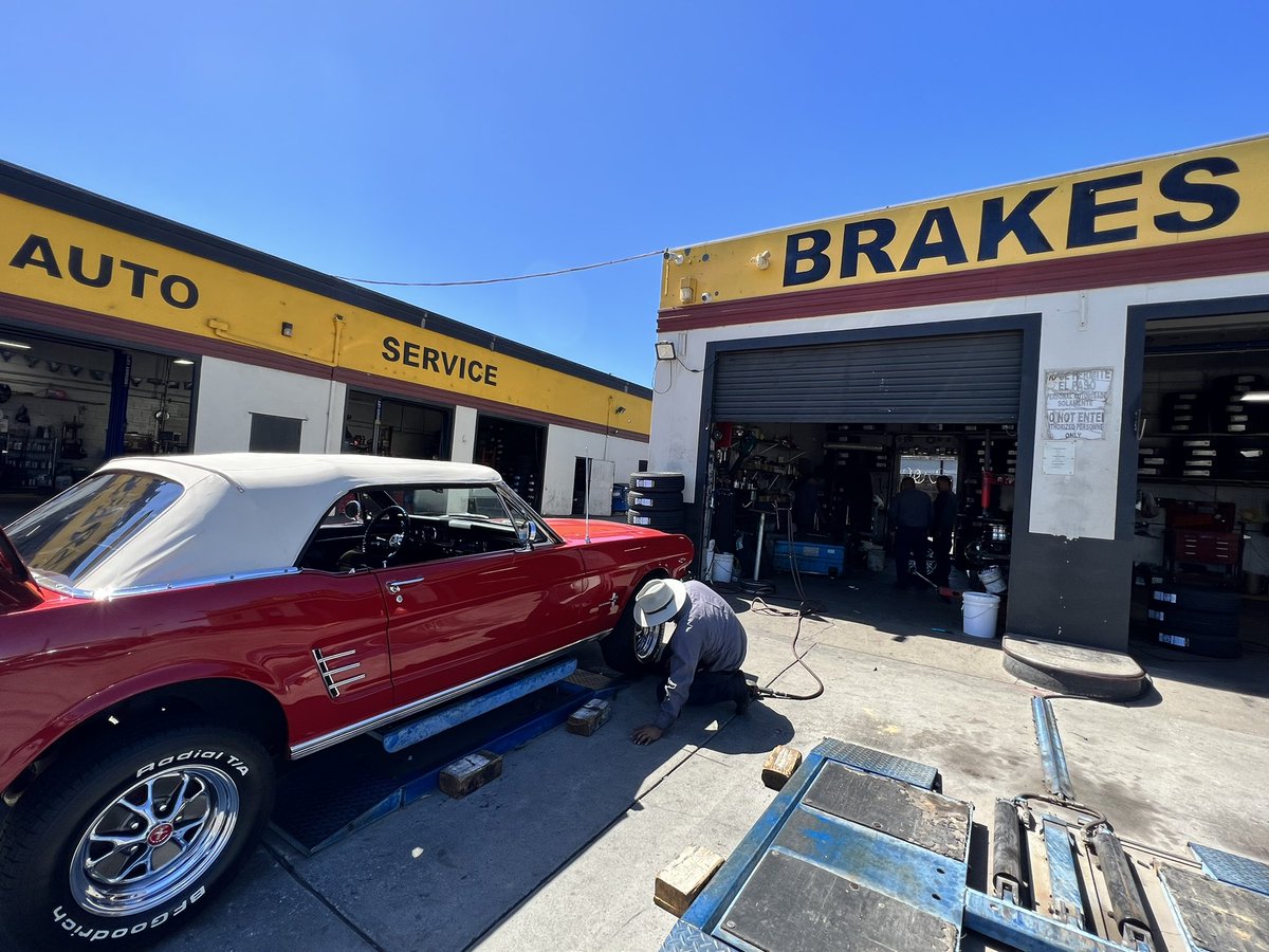 SupervisorAlejo's tweet photo. Getting a rim replaced at Cuevas Tires in #EastSalinas! My go to spot for tire service!👌🏾 https://t.co/vHiFhQyzf2