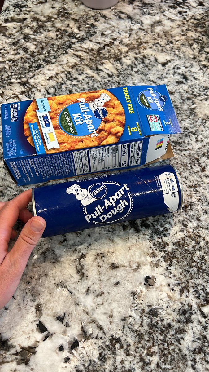 taylorawillard's tweet photo. Third time I’ve bought this and no sauce pouch 🙄 Do better @Pillsbury https://t.co/BeTjW5SwRz