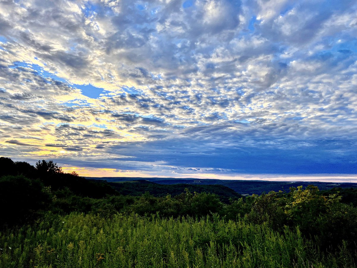 mandi_jp's tweet photo. A quick two mile hike with my pup 🐾 ❤️ #thewesternnywilds #westernnywilds #alleganycounty #sunset #ispyny #iloveny @iloveny @WesternNYWilds https://t.co/zMSwdbm0a7