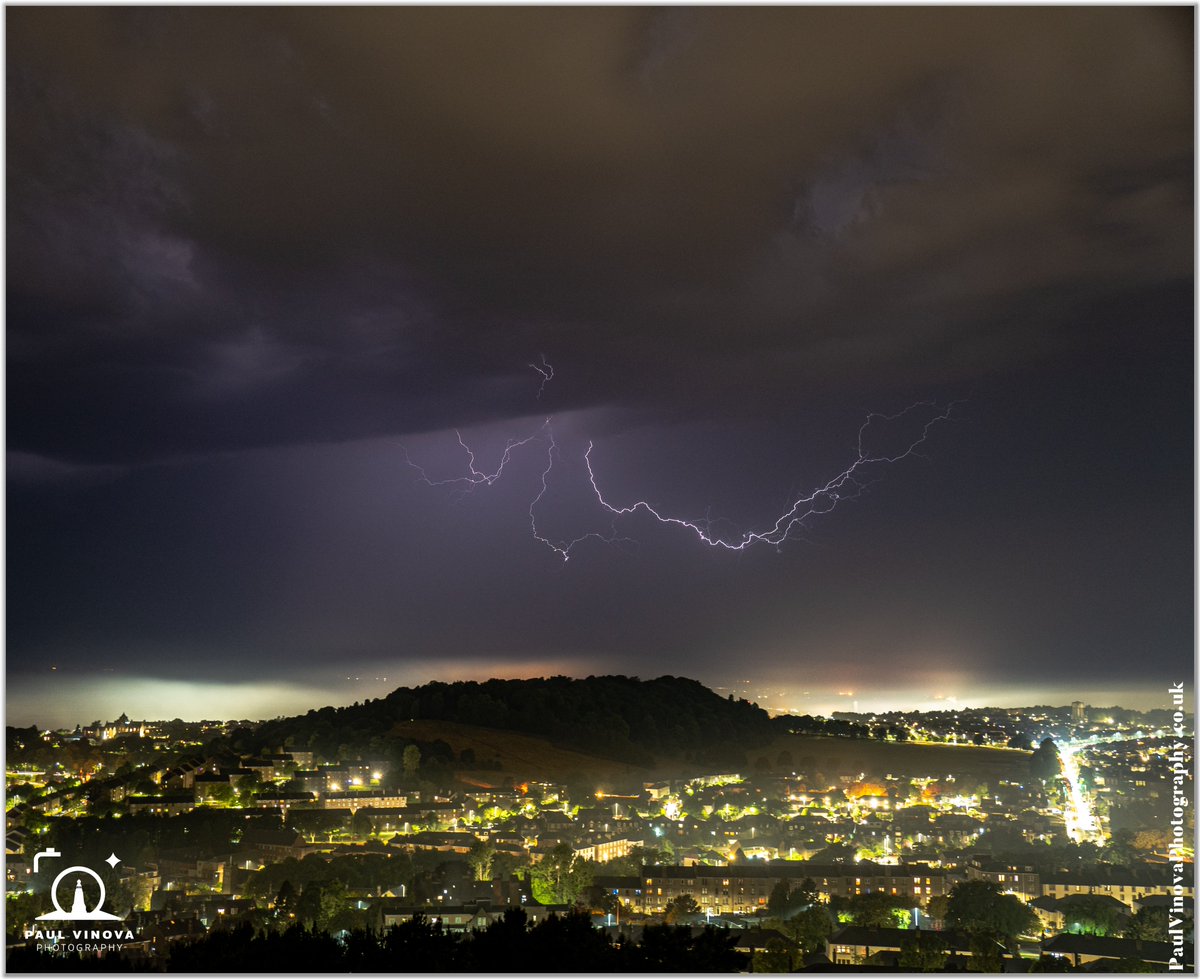 Lightning around #Dundee tonight 🌩️

#Scotland #lightning  #LightningStorm #thunderandlightning #Thunder